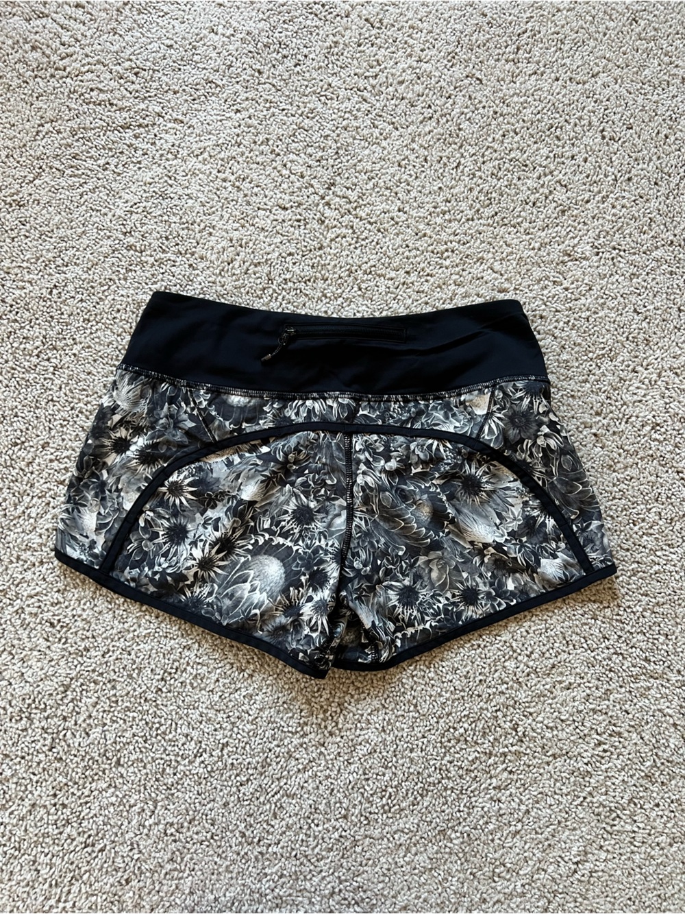 Lululemon Flowabunga Runtimes Short - Picture 2 of 7